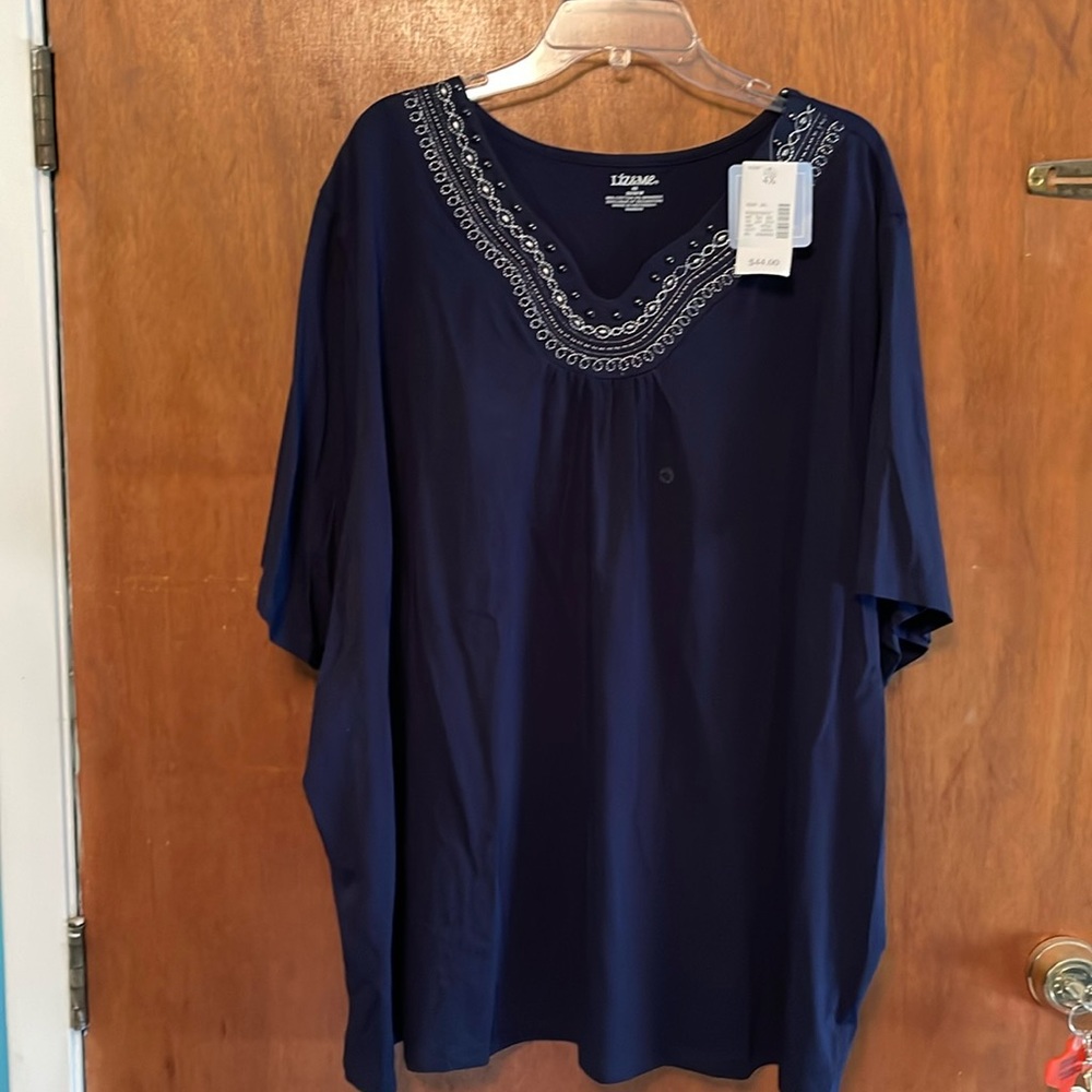 Liz & Me top